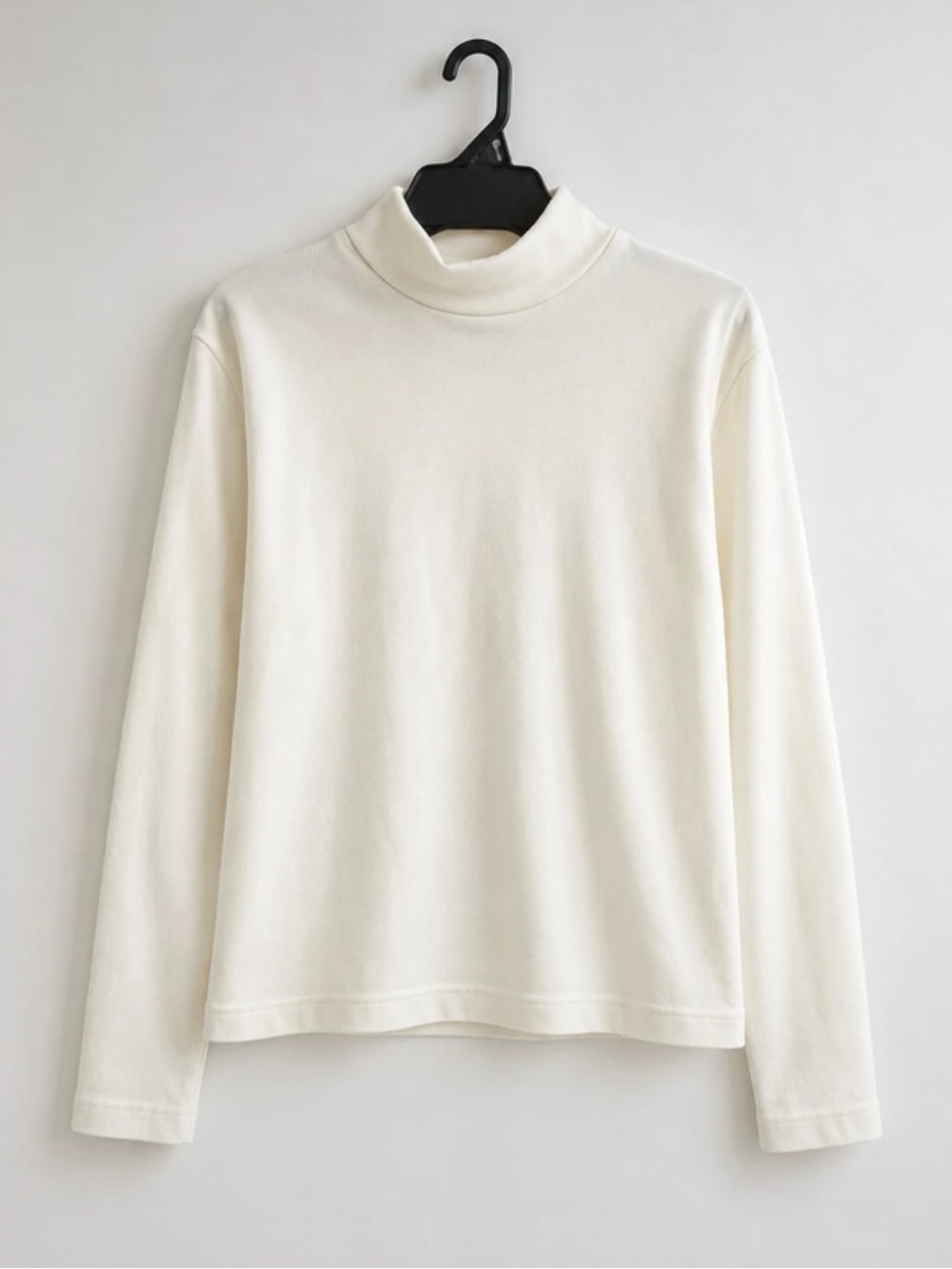 Women's Cream Turtleneck Long-Sleeve Sweater